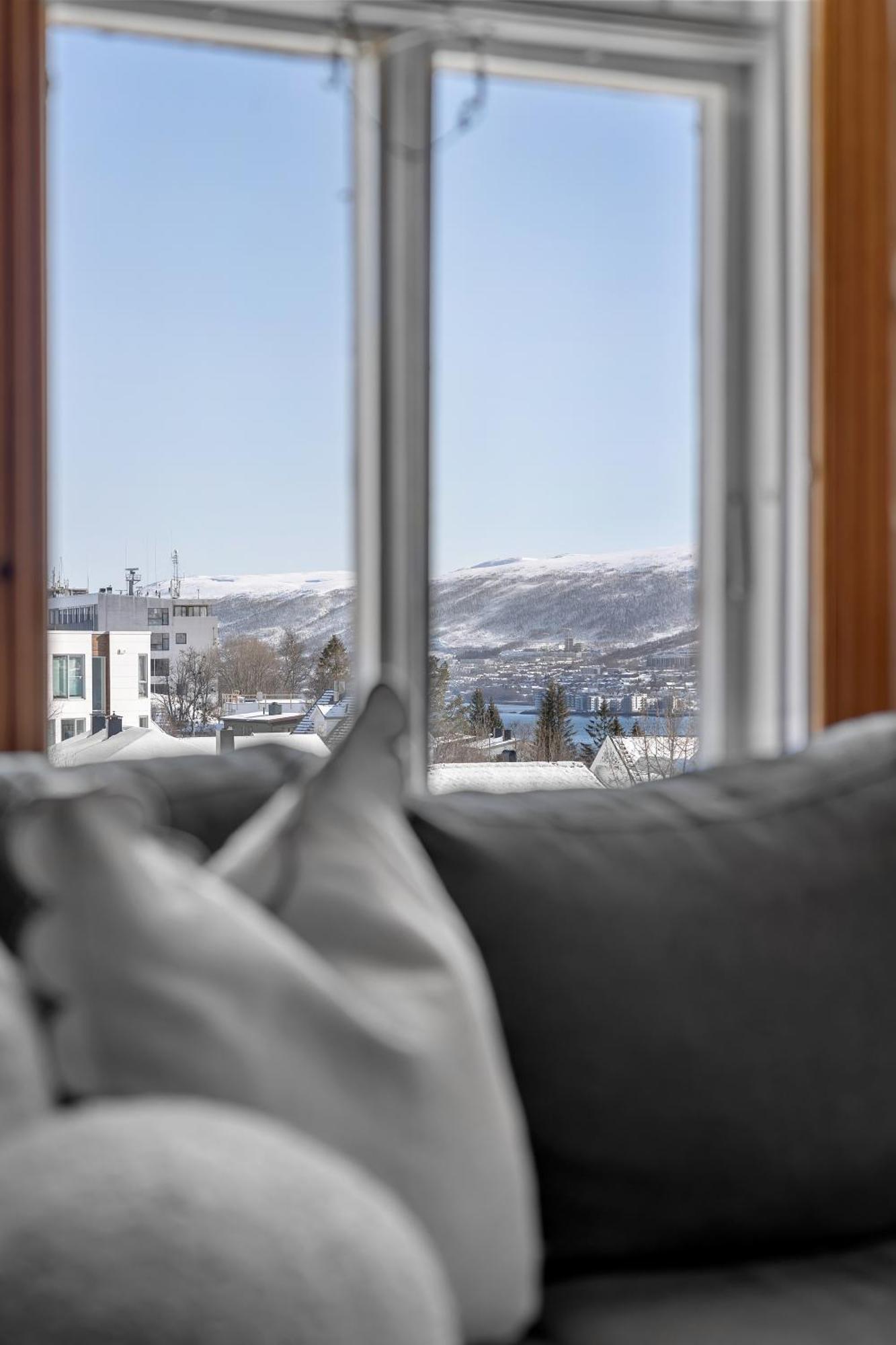 Cozy Central Loft Apartment With Amazing View Tromsø Esterno foto