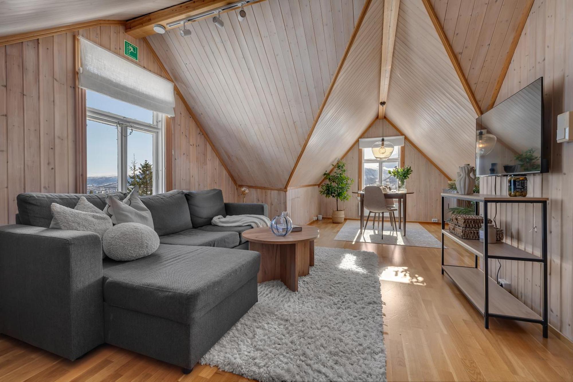 Cozy Central Loft Apartment With Amazing View Tromsø Esterno foto